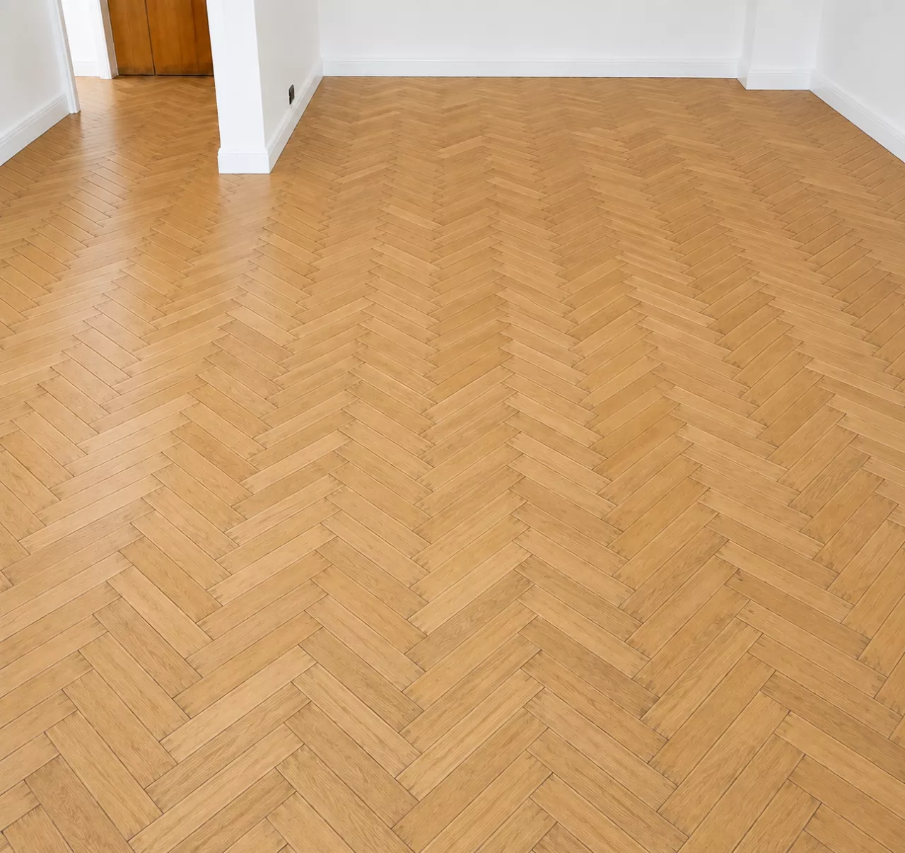 Parquet chevron unifié après ponçage